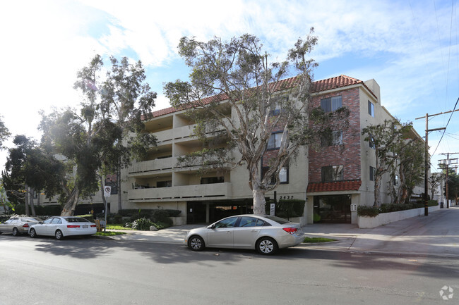 Corinth Ave. Apartments - Corinth Ave. Apartments