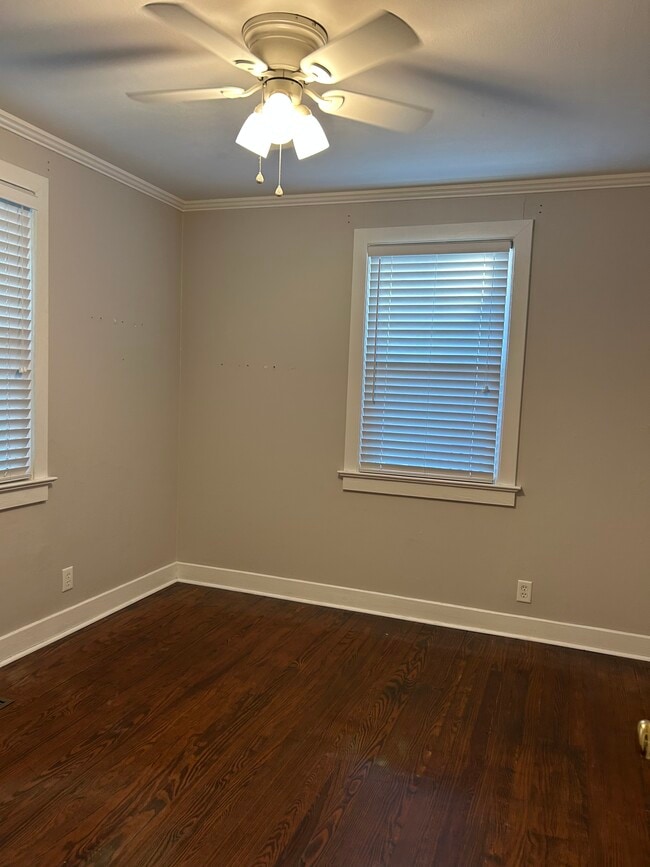 Photo - 661 Adluh St