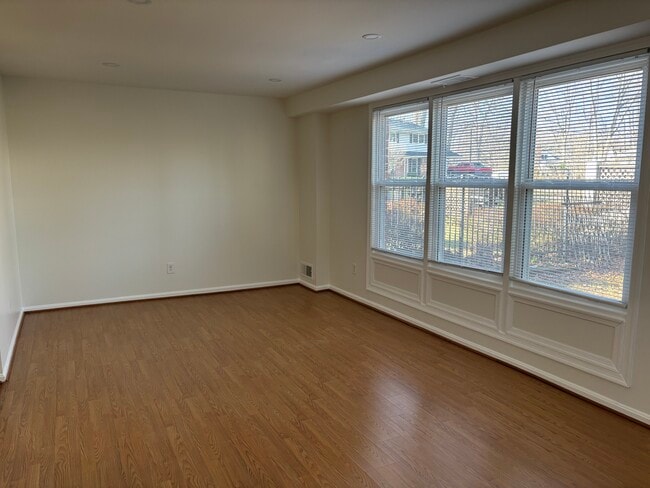 Photo - 8903 Victoria Rd