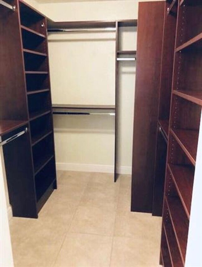 Photo - 9715 Darlington Pl