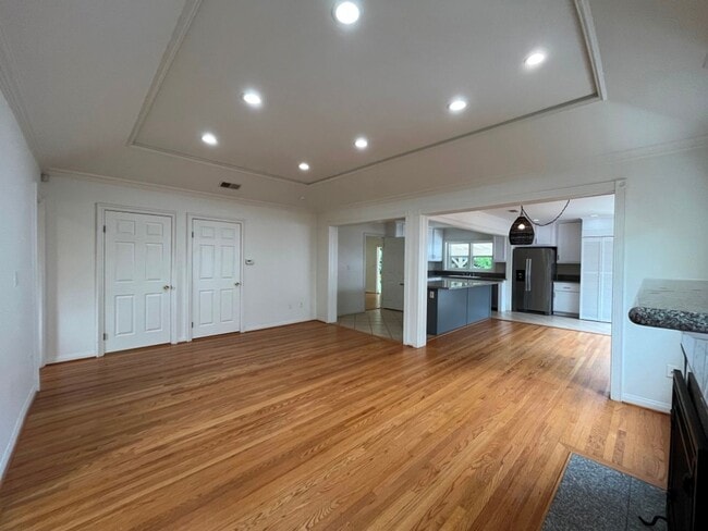 Photo - MOVE-IN READY! House w/full guest unit; near to Ventura Blvd!