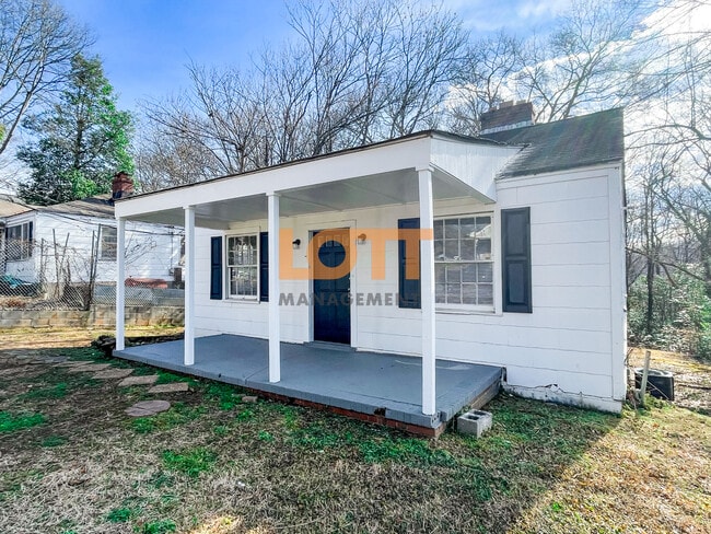 Photo - 10 Lowndes Ave