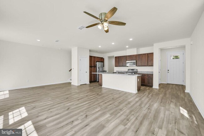 Photo - 228 Park Ln