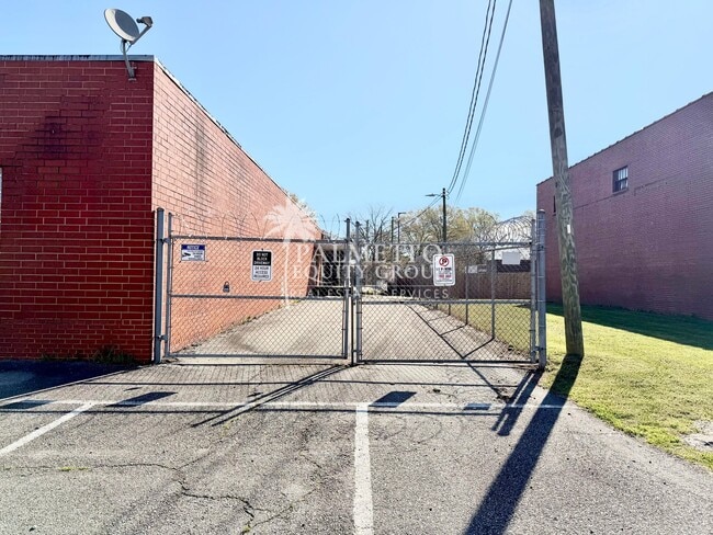 Photo - 1012 N Raleigh St