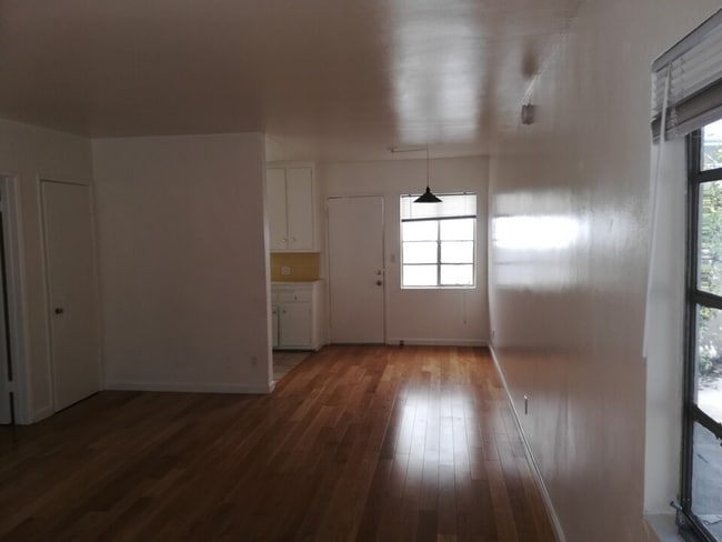 Building Photo - 1342 Yale St Unit B Rental