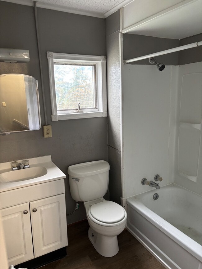 Photo - 2206-08 3rd Ave
