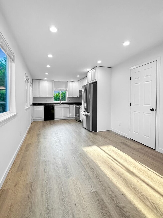 Photo - South Seattle/Seward Park area - Remodeled 4 Bedroom 2 bathroom home - Ready for move in now!