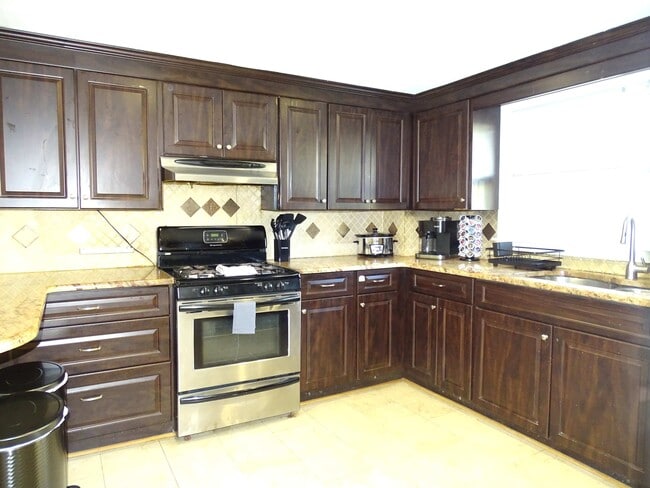 Photo - 303 Bishop St