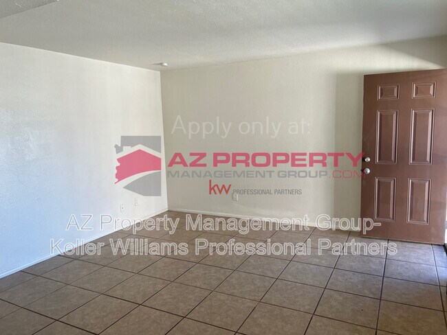 Photo - 207 S 3rd St