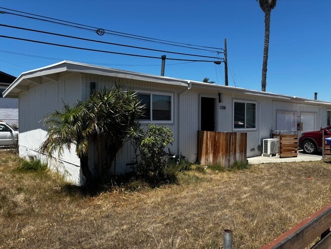 Building Photo - Beautiful 2 bedrooms duplex in Imperial Beach Rental