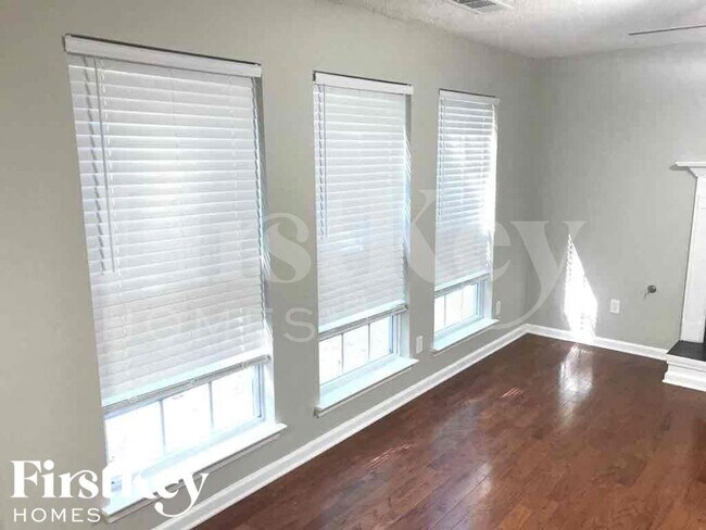 Photo - 338 Breeze Mdw