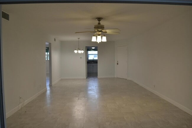 Photo - 124 Shore Ct Unit 303