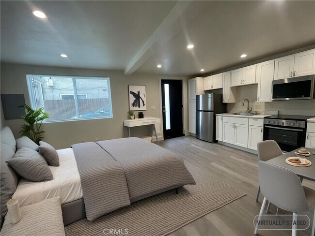 Building Photo - 5014 1/2 Kester Ave-5014 Unit 5014 Rental