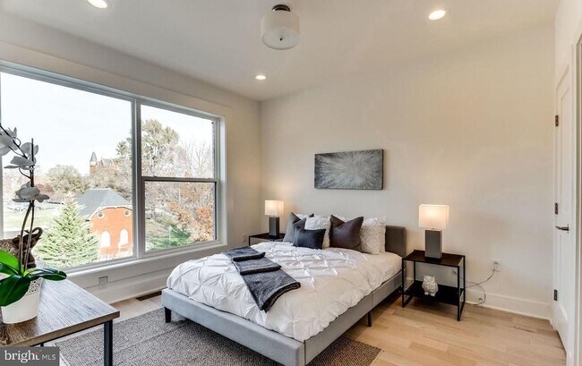 Photo - 631 Florida Ave NE Unit B