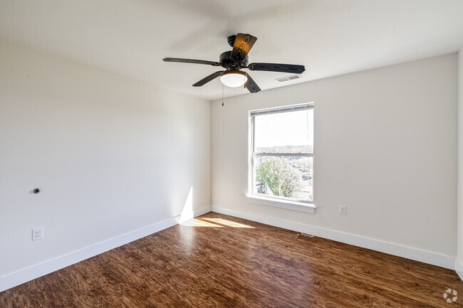 2BR, 2BA - 1,000SF - Second Bedroom