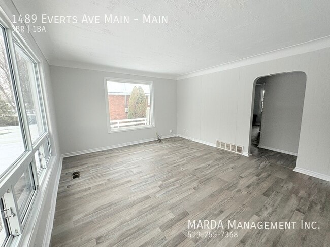 Photo - SPACIOUS 3BEDROOM/1BATH MAIN FLOOR UNIT + HYDRO & GAS Unité Main