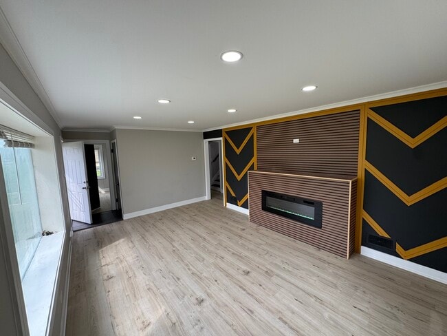 Photo - 16439 Cottage Grove Ave