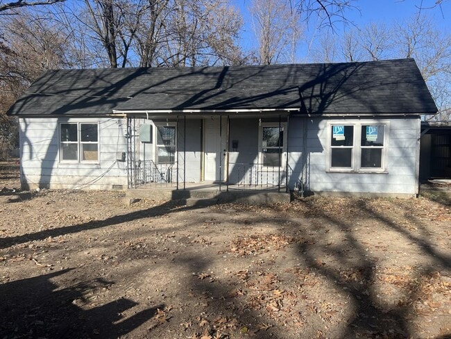 Building Photo - 2 Bed Home in Lamar – Feels Like Home