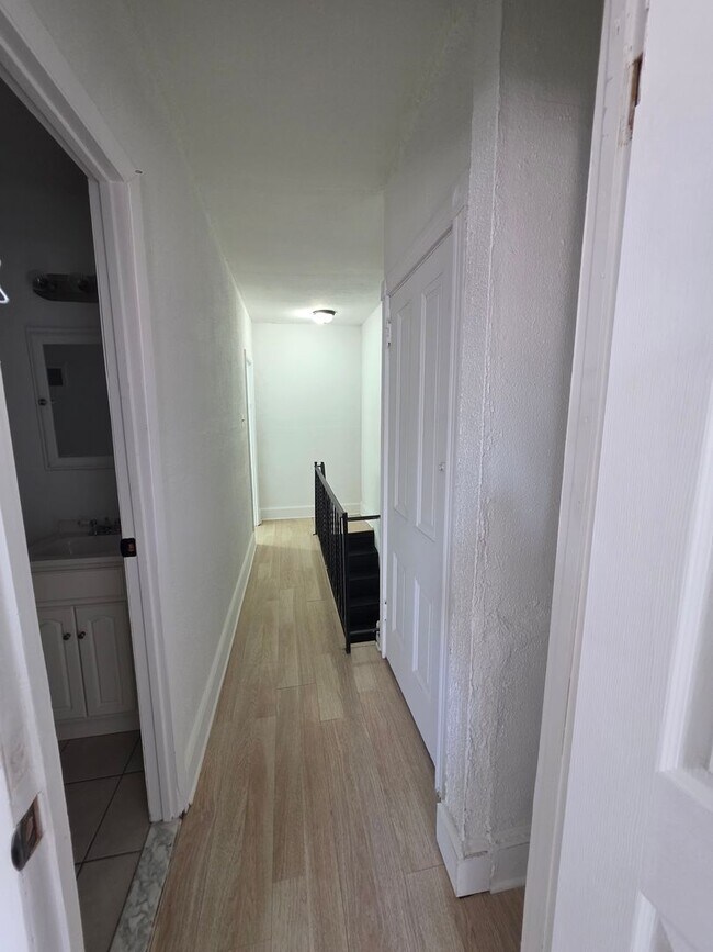 Photo - 2228 Cross St