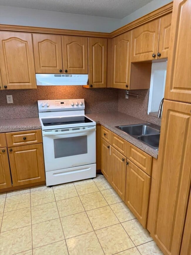 Building Photo - 1830 SW 81st Ave Unit 4211