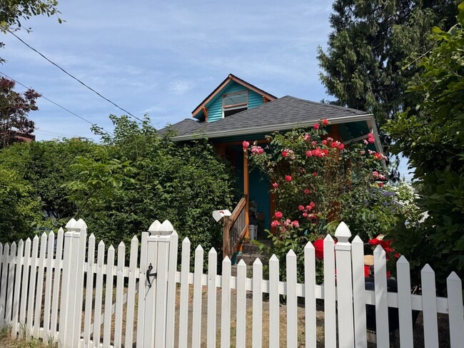 Photo - Charming 1,100 Sq Ft 2BR Home in South Park - Prime Seattle Location - Washer/Dryer in Unit!