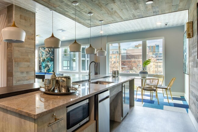 Community Lounge & Kitchen