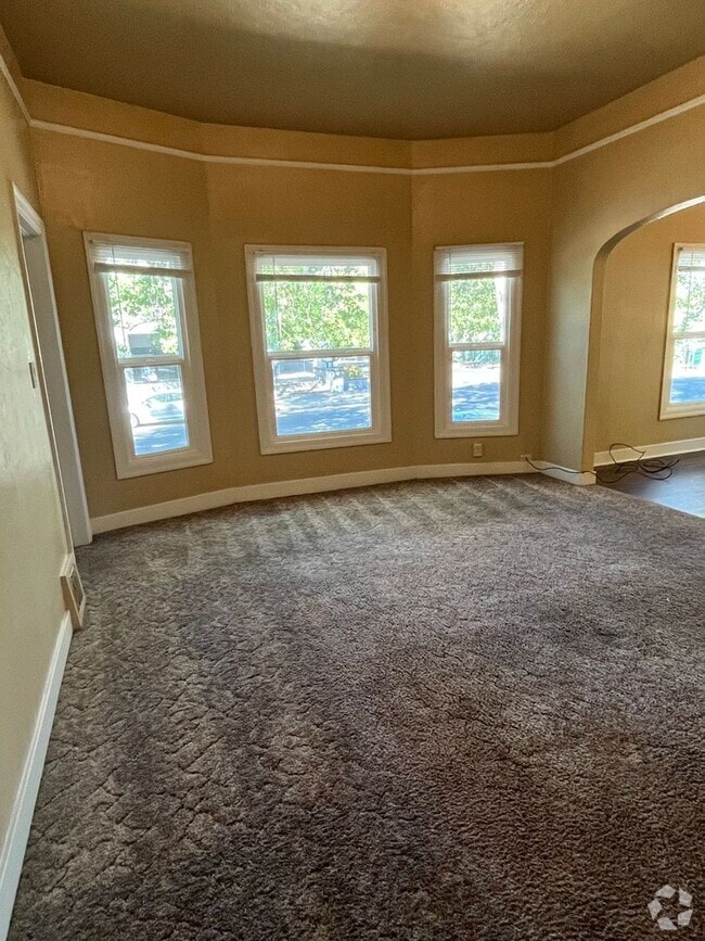 Building Photo - 745w3rd Unit UP Rental