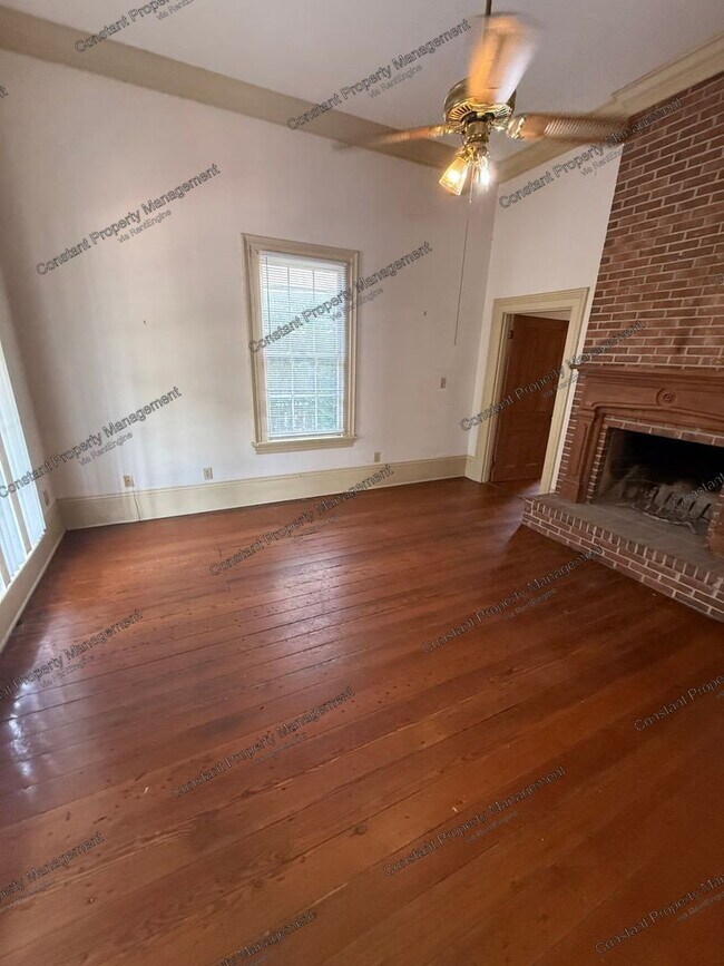 Photo - 1031 Bond St Unidad 1