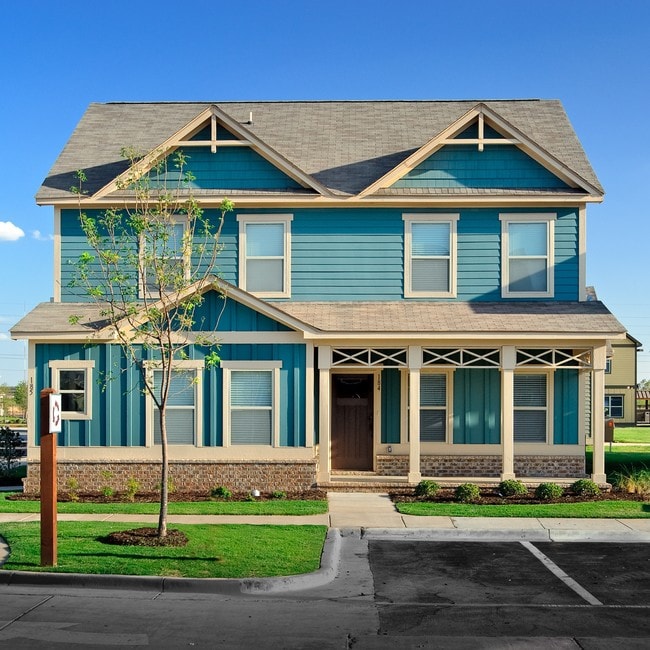 Photo - Garnet Crossing