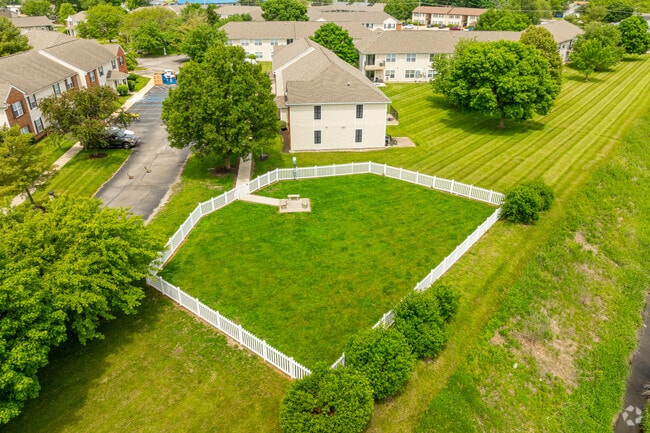 Dog Park - Burberry Place Apartments
