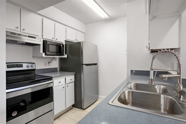 Photo - 260 El Dorado Blvd Unidad 2407