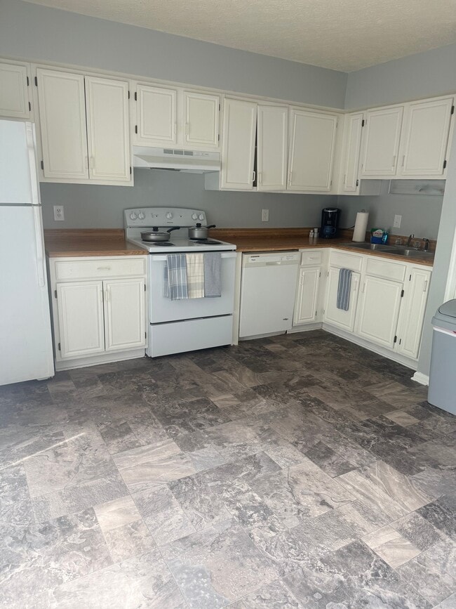 Building Photo - 16 Duiguid Dr