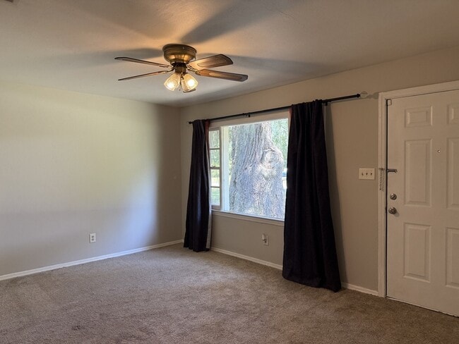 Photo - 307 Strickland St