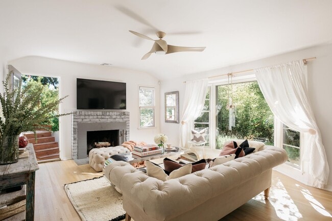 Building Photo - Fully Furnished Hollywood Hills Retreat | Private, Gated, Monthly Rental