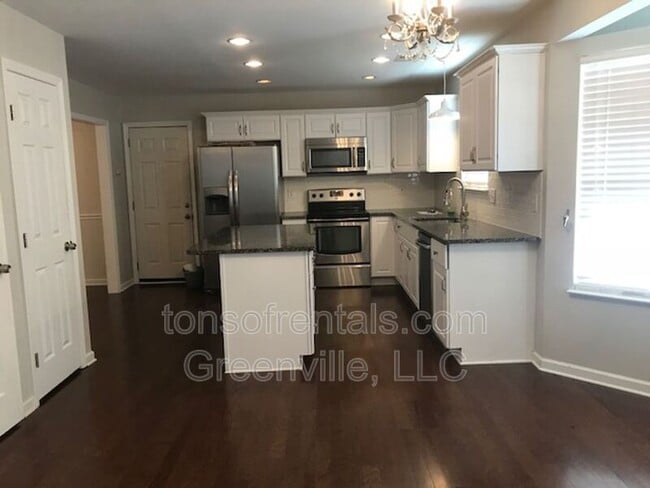 Photo - 125 Misty Crest Cir