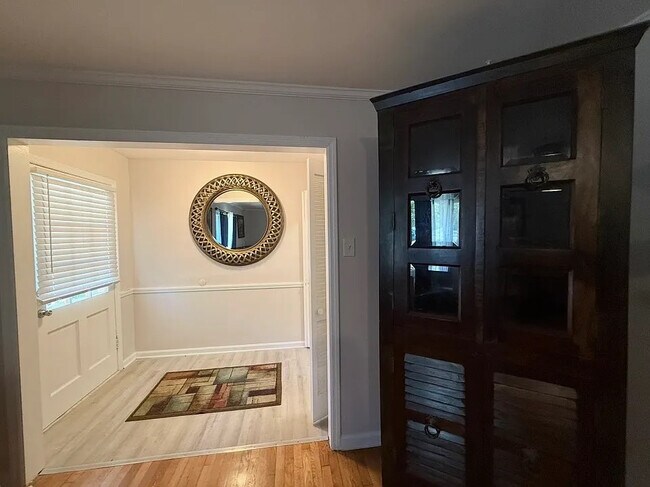 Photo - Room in House on Winthrop Rd