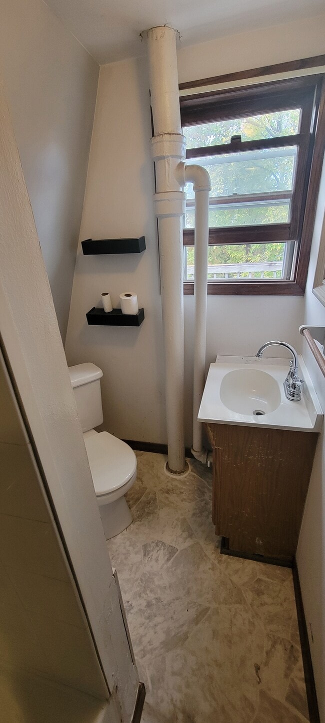 Bathroom - 353 Emma St Unidad #2