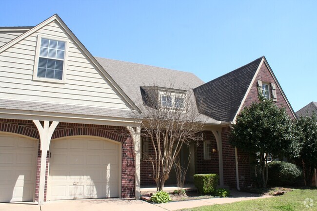 Building Photo - Huge, Gorgeous South Tulsa home ready for ...