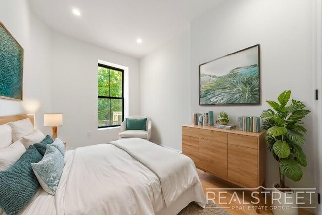 Photo - 3 Bed 3 Bath with W/D in unit! Unidad 3