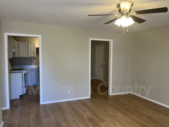 Photo - 1390 E 51st St N