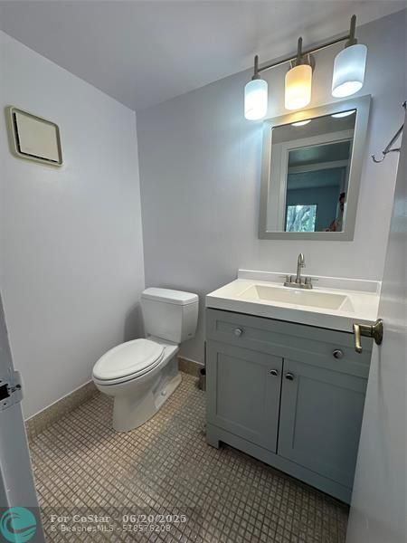 Photo - 103 Fanshaw C