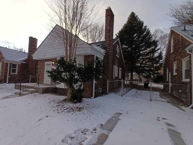 Photo - 3 bedroom 1 bath bungalow now available! - $1200/mo