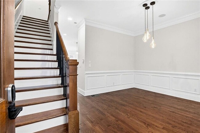 Photo - 841 Inman Vlg Pkwy NE