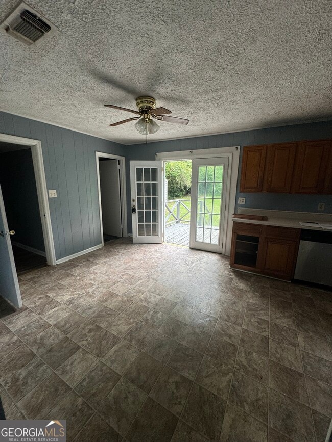 Photo - 4300 Essex Rd