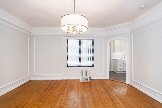Photo - 2275 Broadway