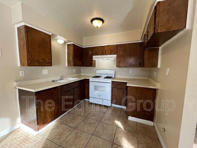 Photo - 93 N E St Unidad #A