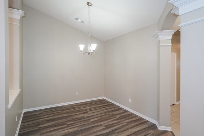 Photo - 6723 River Rd