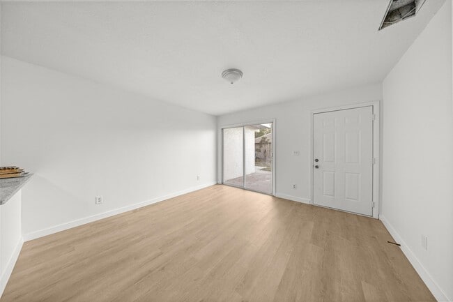 Photo - 2931 SE 52nd Ave Unit B