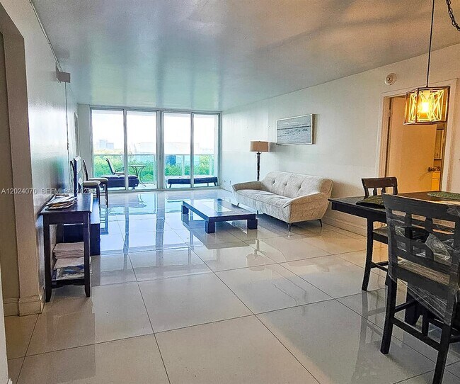 Building Photo - 100 Bayview Dr Unit 722