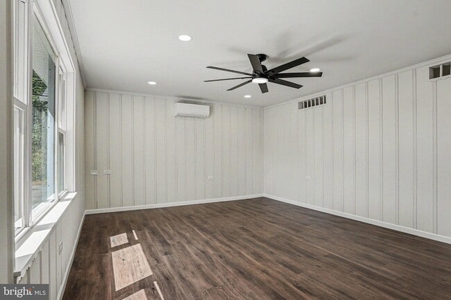 Photo - 105 Oak Hill Dr